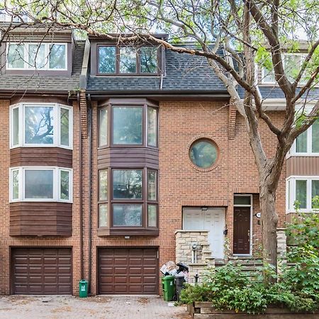Beautiful Property In Downtown Core Close To Subway Station! Торонто Экстерьер фото