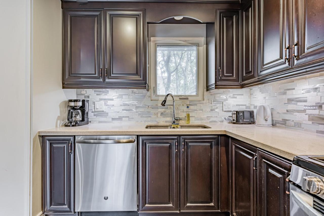 Beautiful Property In Downtown Core Close To Subway Station! Торонто Экстерьер фото