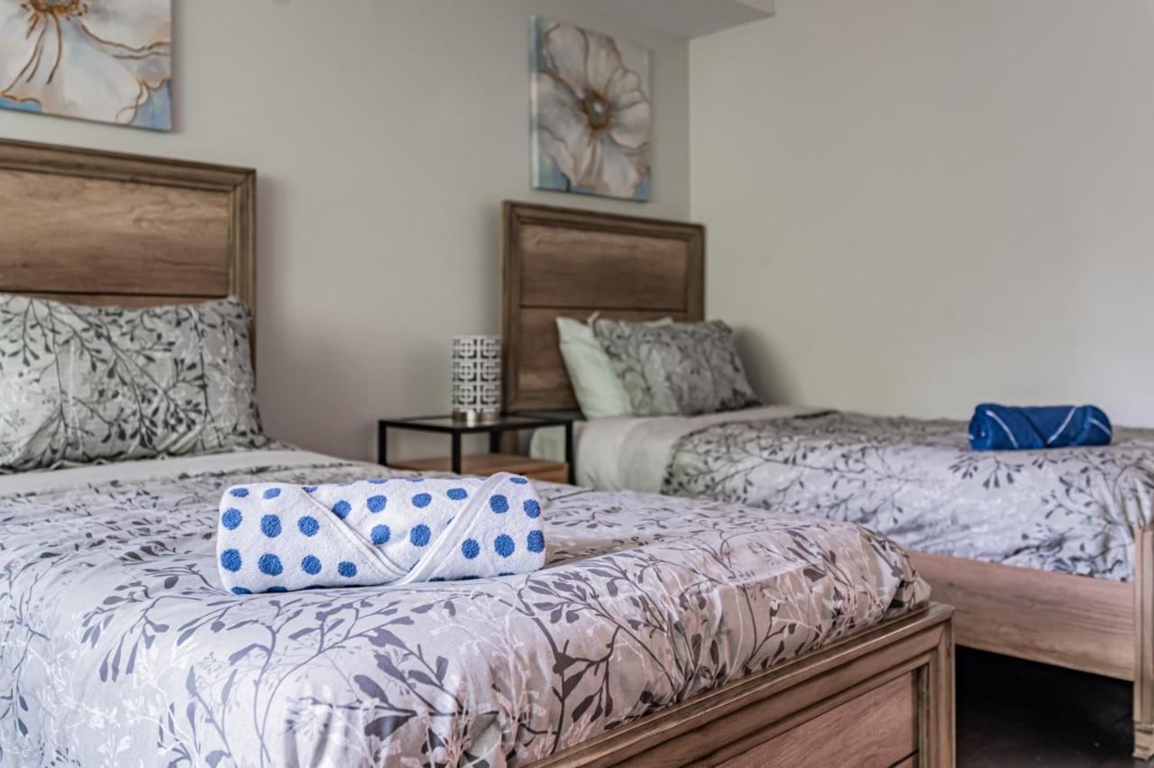 Beautiful Property In Downtown Core Close To Subway Station! Торонто Экстерьер фото