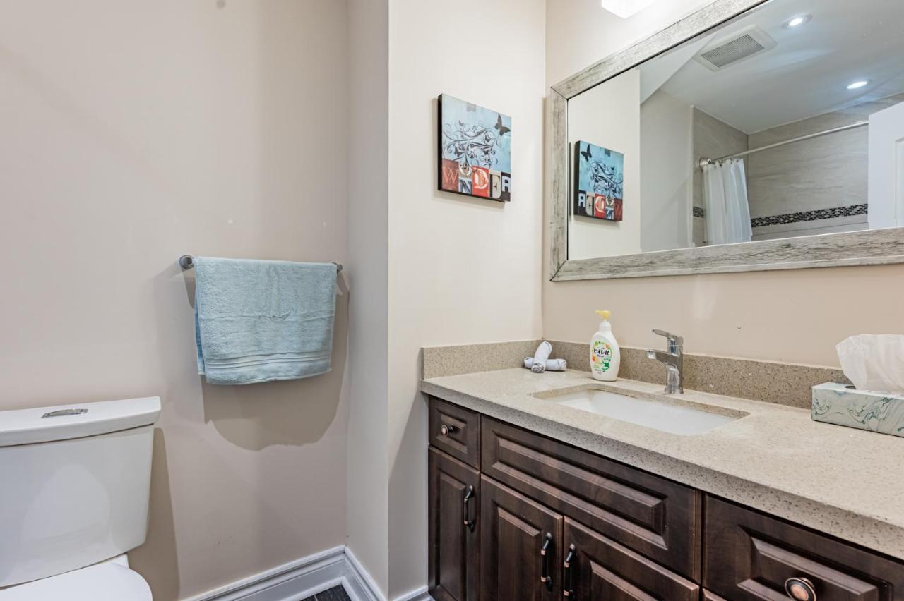 Beautiful Property In Downtown Core Close To Subway Station! Торонто Экстерьер фото